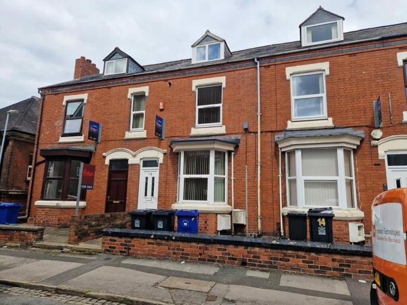 Town Centre, Very Convenient Newcastle-under-Lyme Ngoại thất bức ảnh