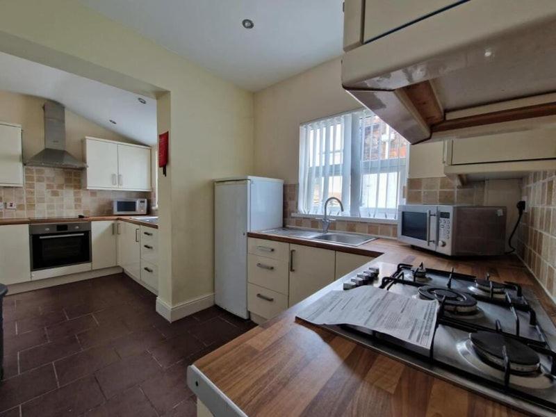 Town Centre, Very Convenient Newcastle-under-Lyme Ngoại thất bức ảnh