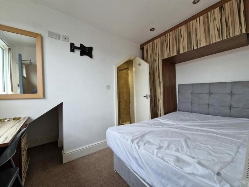 Town Centre, Very Convenient Newcastle-under-Lyme Ngoại thất bức ảnh