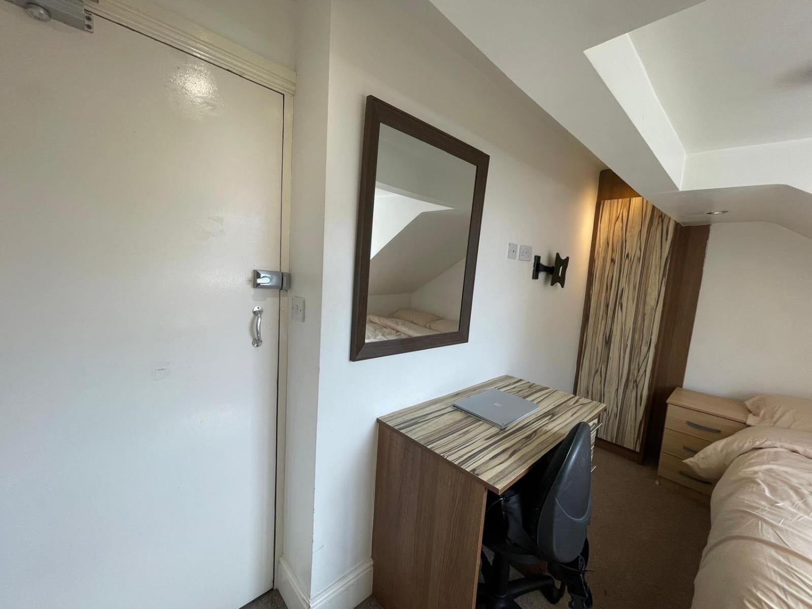 Town Centre, Very Convenient Newcastle-under-Lyme Ngoại thất bức ảnh