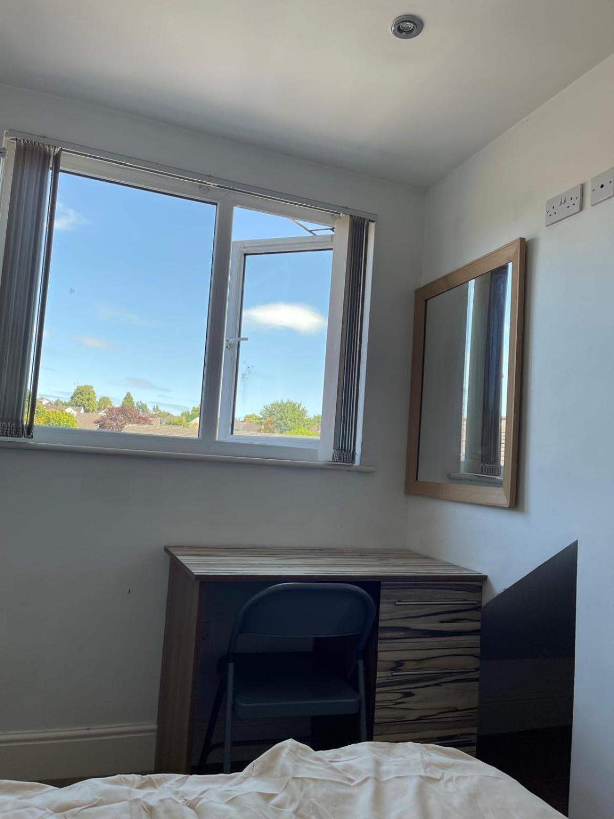 Town Centre, Very Convenient Newcastle-under-Lyme Ngoại thất bức ảnh