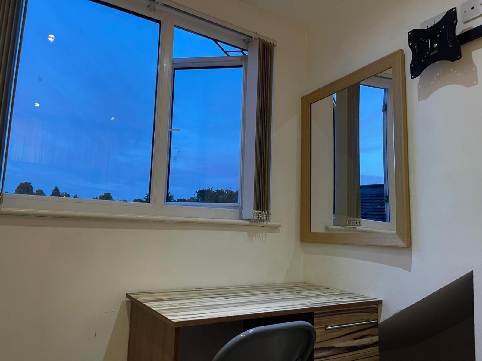 Town Centre, Very Convenient Newcastle-under-Lyme Ngoại thất bức ảnh
