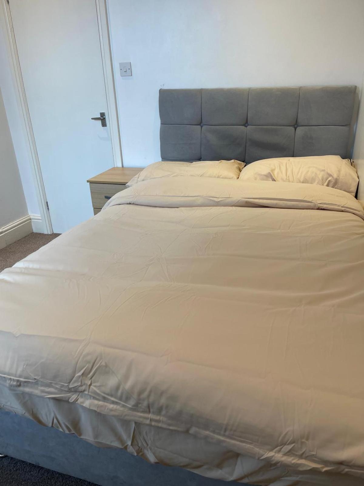 Town Centre, Very Convenient Newcastle-under-Lyme Ngoại thất bức ảnh