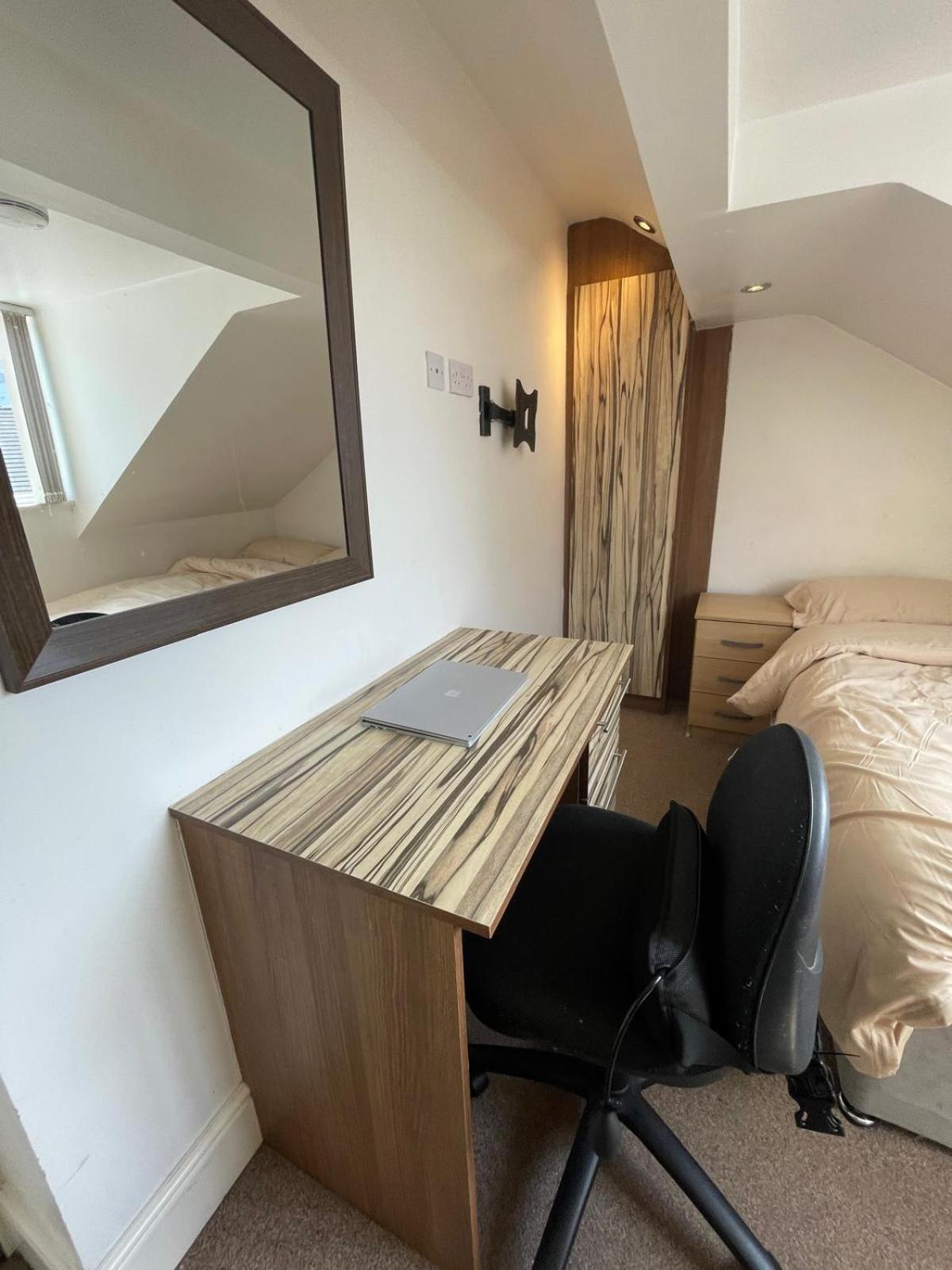 Town Centre, Very Convenient Newcastle-under-Lyme Ngoại thất bức ảnh